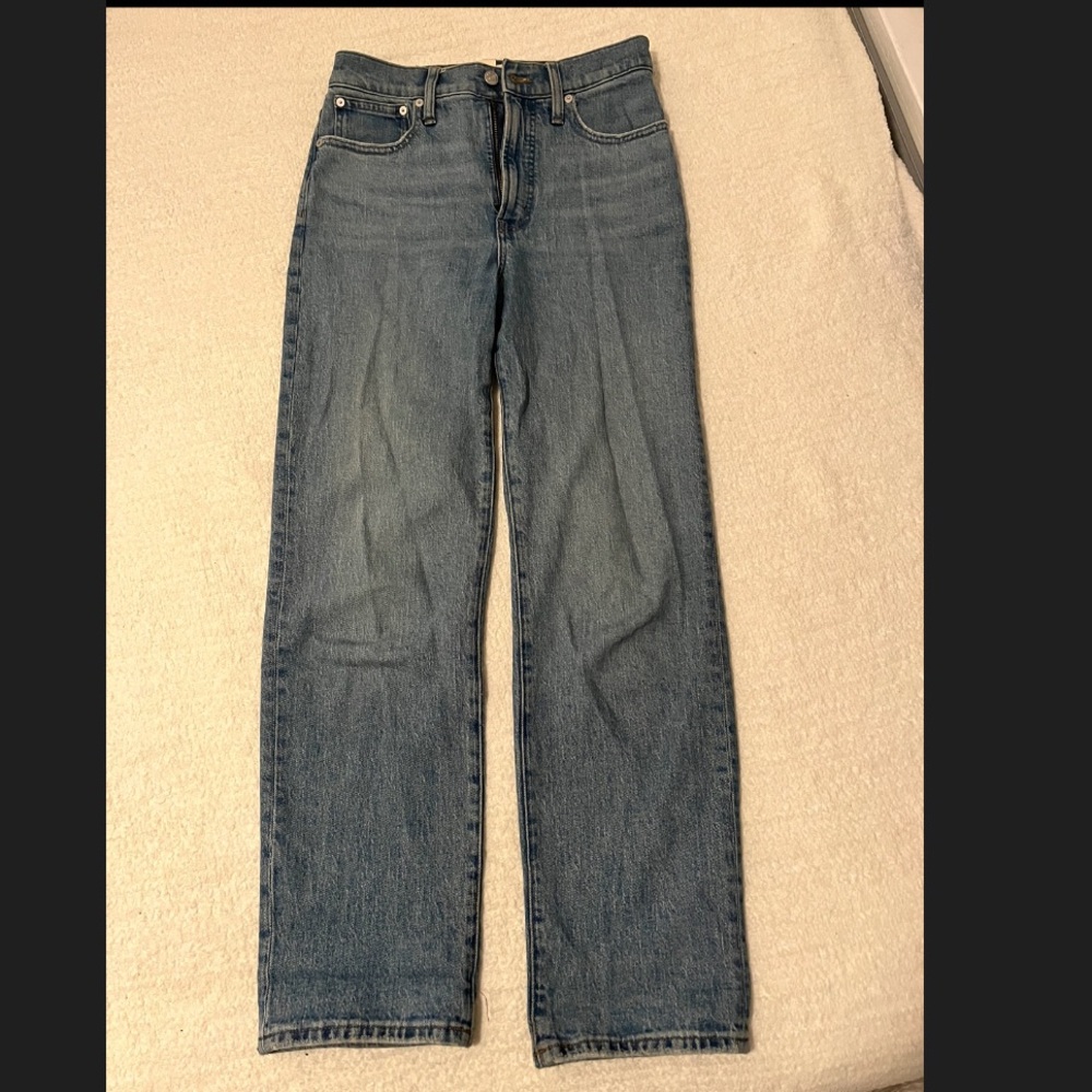 Madewell Perfect Vintage Straight Jean, size 26, in hoye wash.